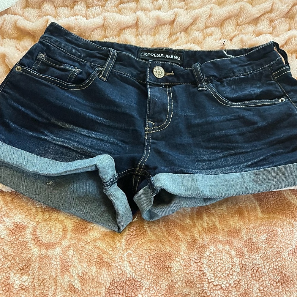 Express Shorts - Picture 3 of 7